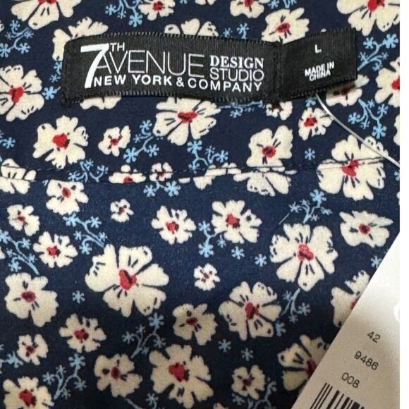 NEW!  7th‎ Avenue Design Studio New York & Company Large Navy Blue Floral Blouse - Picture 10 of 12
